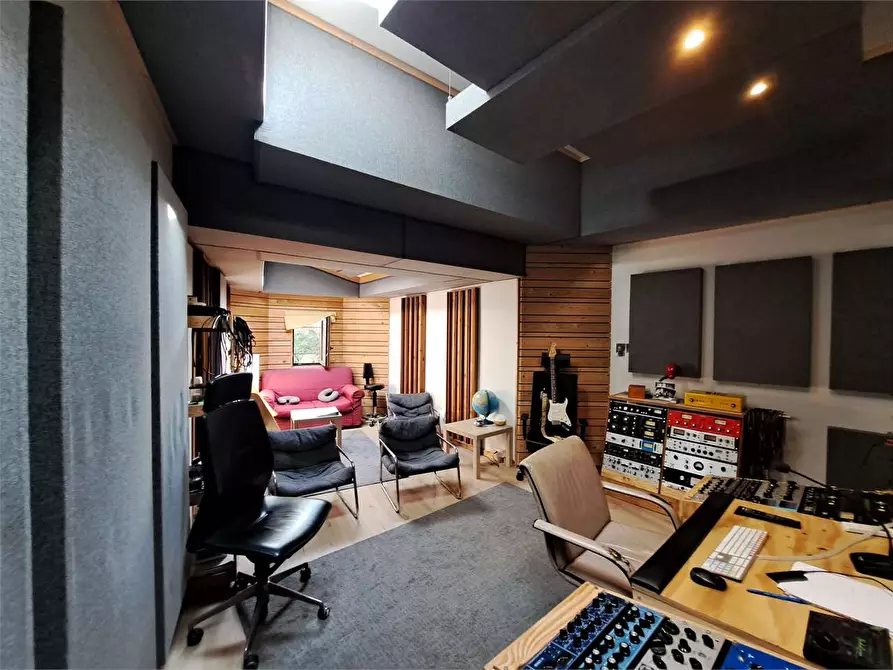 Immagine 23 di Negozio in vendita  in Via del lavoro  a Livorno