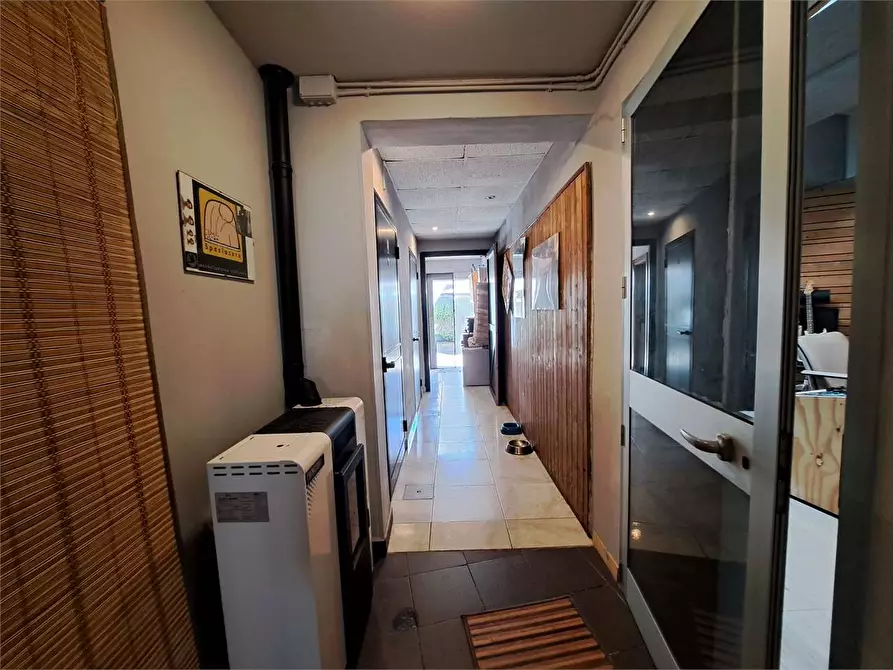 Immagine 24 di Negozio in vendita  in Via del lavoro  a Livorno