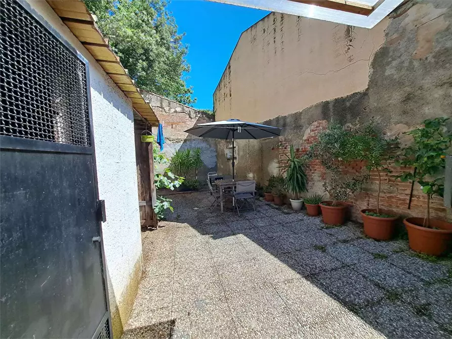 Immagine 25 di Negozio in vendita  in Via del lavoro  a Livorno