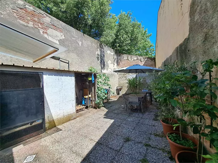 Immagine 26 di Negozio in vendita  in Via del lavoro  a Livorno