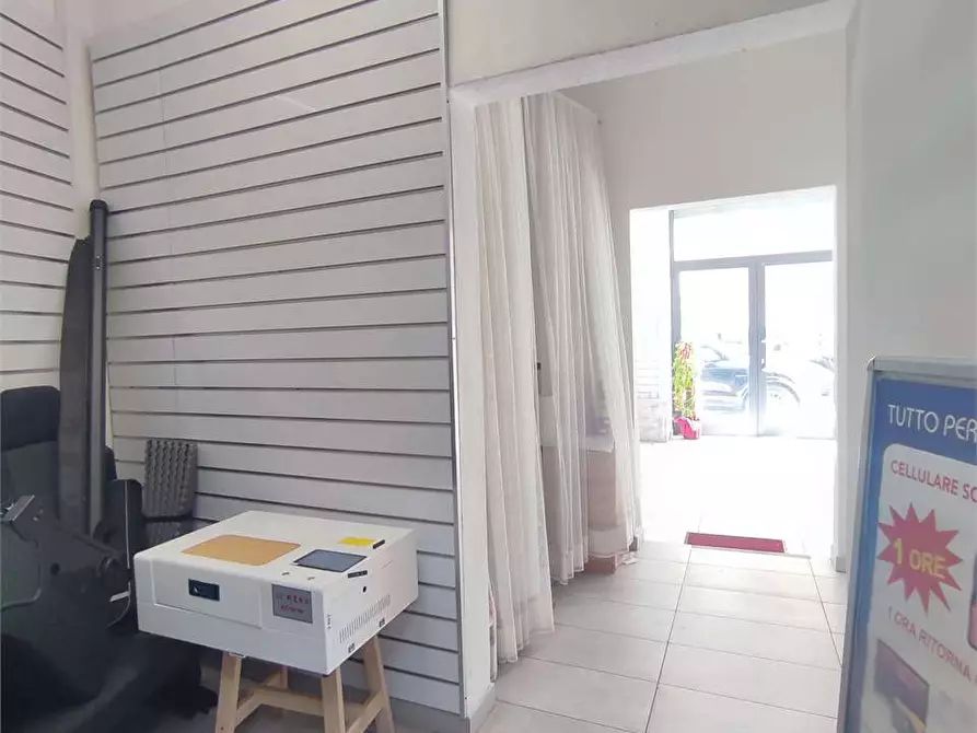 Immagine 9 di Negozio in affitto  in Via Marradi  a Livorno