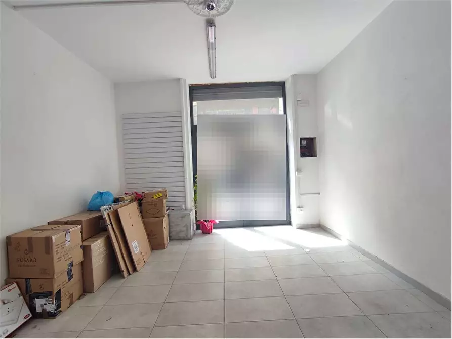 Immagine 10 di Negozio in affitto  in Via Marradi  a Livorno