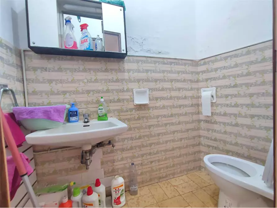 Immagine 12 di Negozio in affitto  in Via Marradi  a Livorno