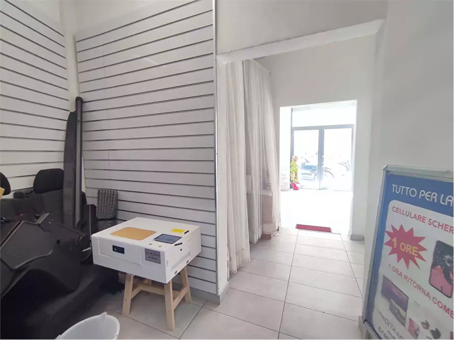 Immagine 13 di Negozio in affitto  in Via Marradi  a Livorno