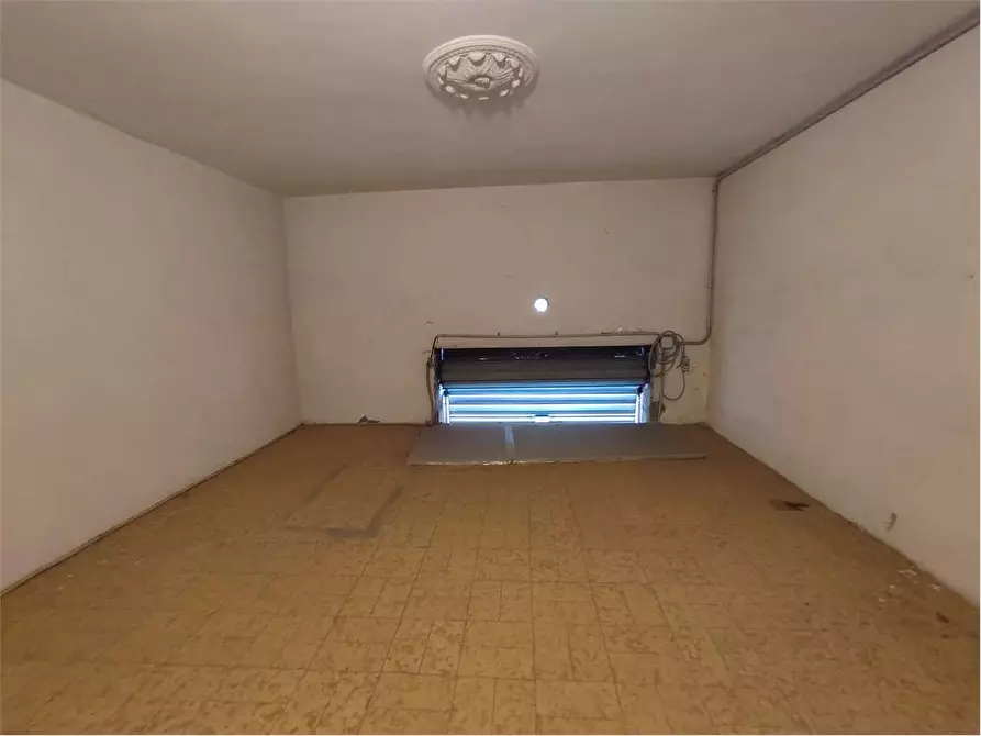 Immagine 16 di Negozio in affitto  in Via Marradi  a Livorno