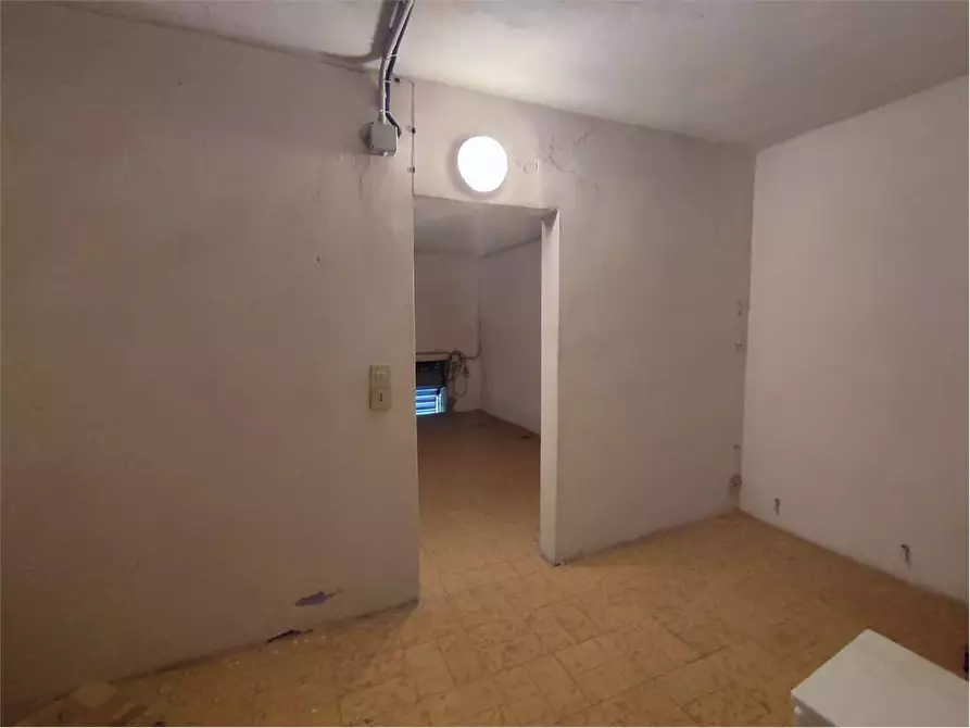 Immagine 17 di Negozio in affitto  in Via Marradi  a Livorno