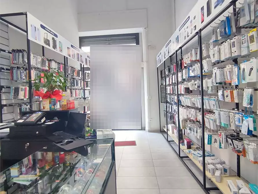 Immagine 19 di Negozio in affitto  in Via Marradi  a Livorno