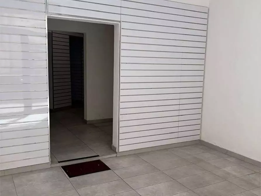 Immagine 6 di Negozio in affitto  in Via Marradi  a Livorno