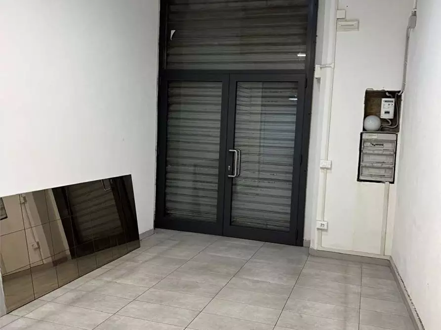 Immagine 7 di Negozio in affitto  in Via Marradi  a Livorno