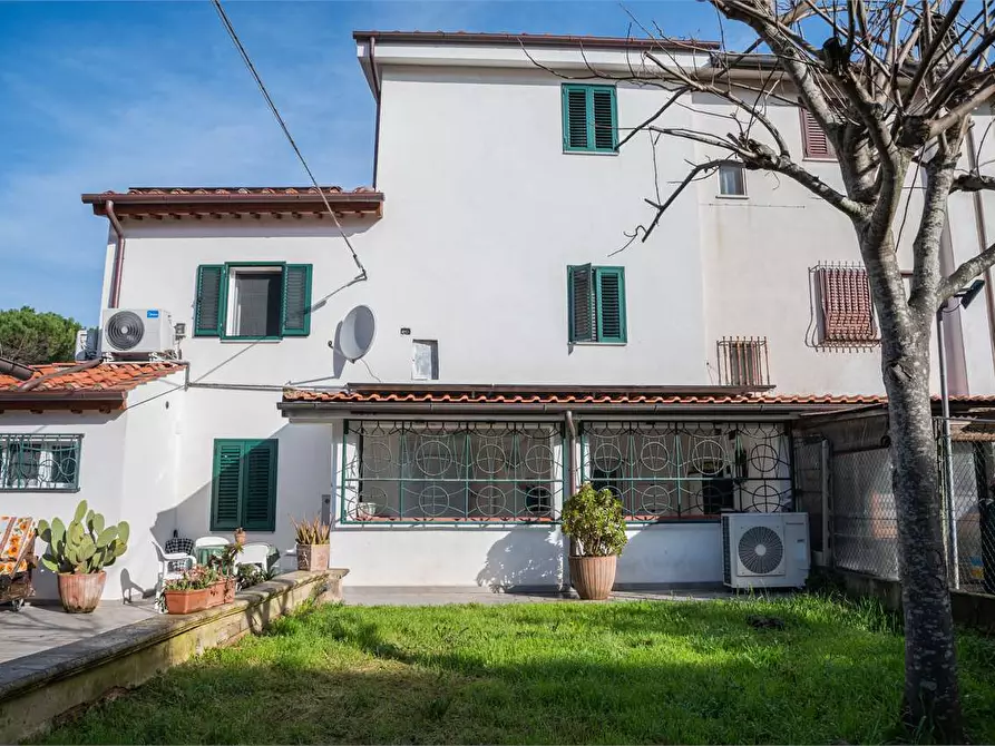 Immagine 1 di Villa in vendita  in Via Ugo Rindi 43 a Pisa