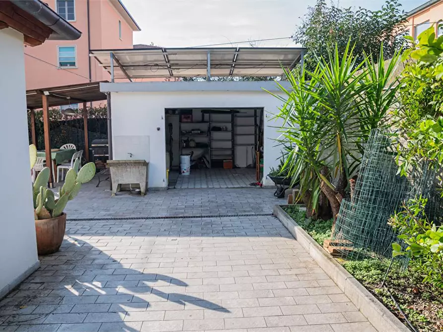 Immagine 14 di Villa in vendita  in Via Ugo Rindi 43 a Pisa