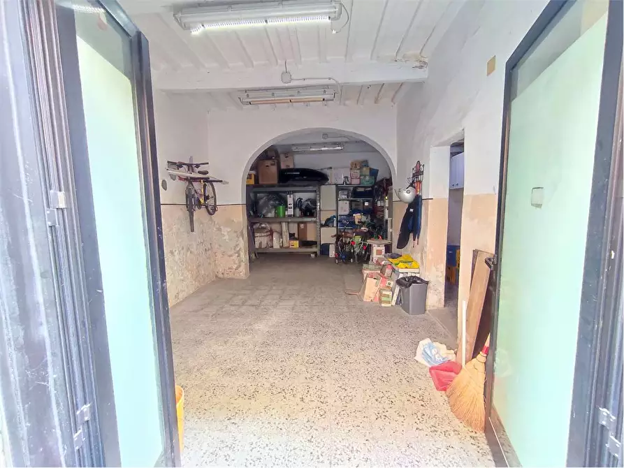 Immagine 2 di Negozio in vendita  in Corso Amedeo  a Livorno