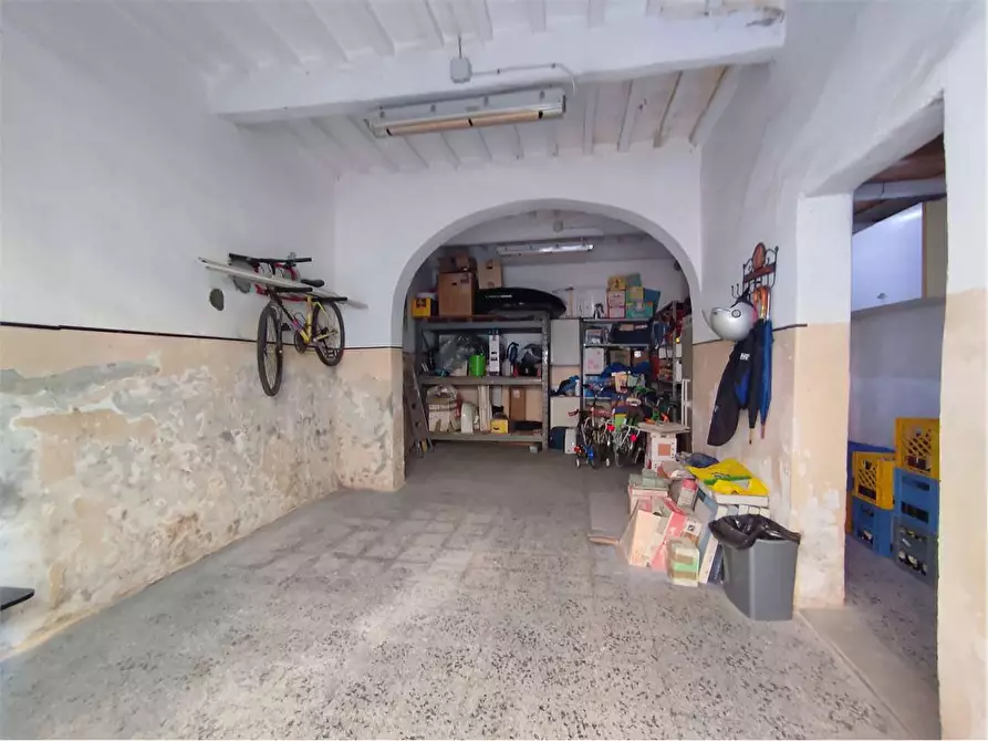 Immagine 1 di Negozio in vendita  in Corso Amedeo  a Livorno