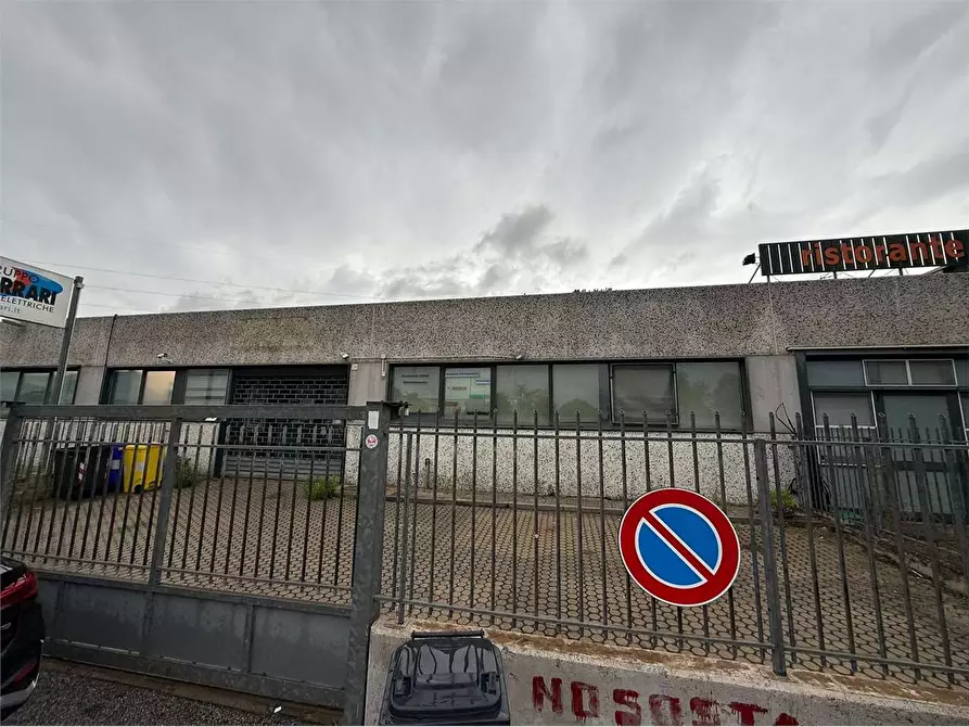Immagine 1 di Capannone industriale in affitto  in VIA DELL'ARTIGIANATO a Livorno