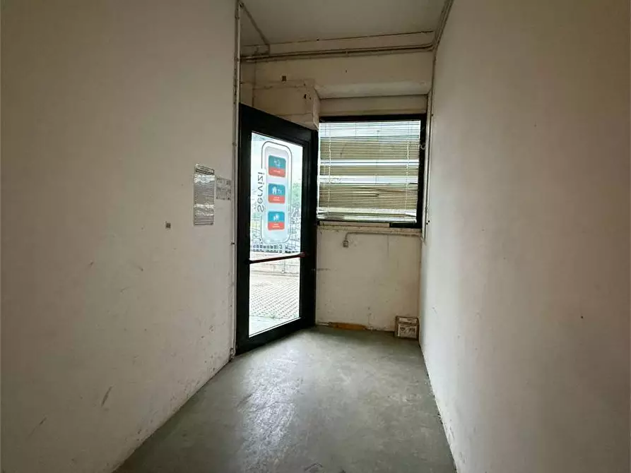 Immagine 4 di Capannone industriale in affitto  in VIA DELL'ARTIGIANATO a Livorno