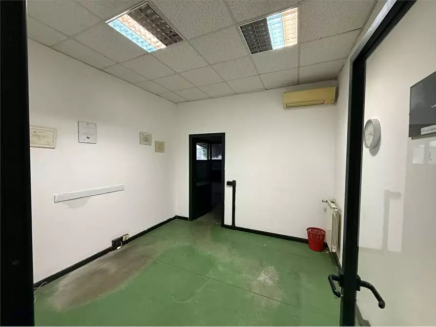 Immagine 12 di Capannone industriale in affitto  in VIA DELL'ARTIGIANATO a Livorno