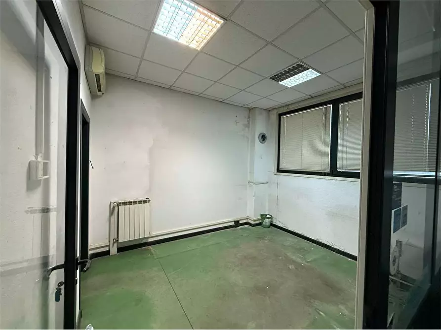 Immagine 13 di Capannone industriale in affitto  in VIA DELL'ARTIGIANATO a Livorno