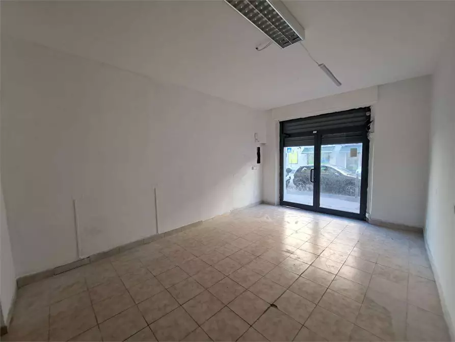 Immagine 2 di Negozio in affitto  in Via de lardarel a Livorno