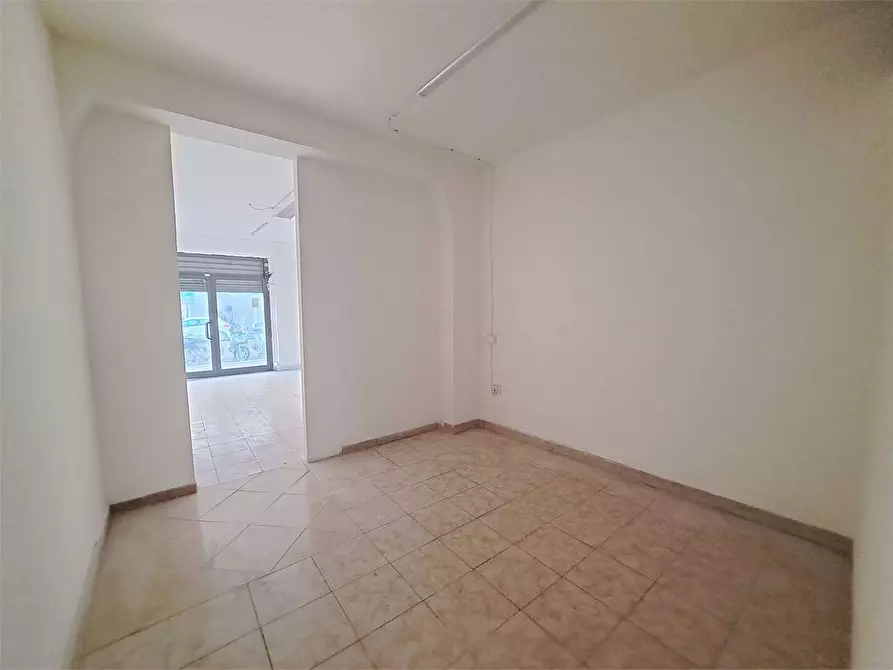 Immagine 3 di Negozio in affitto  in Via de lardarel a Livorno