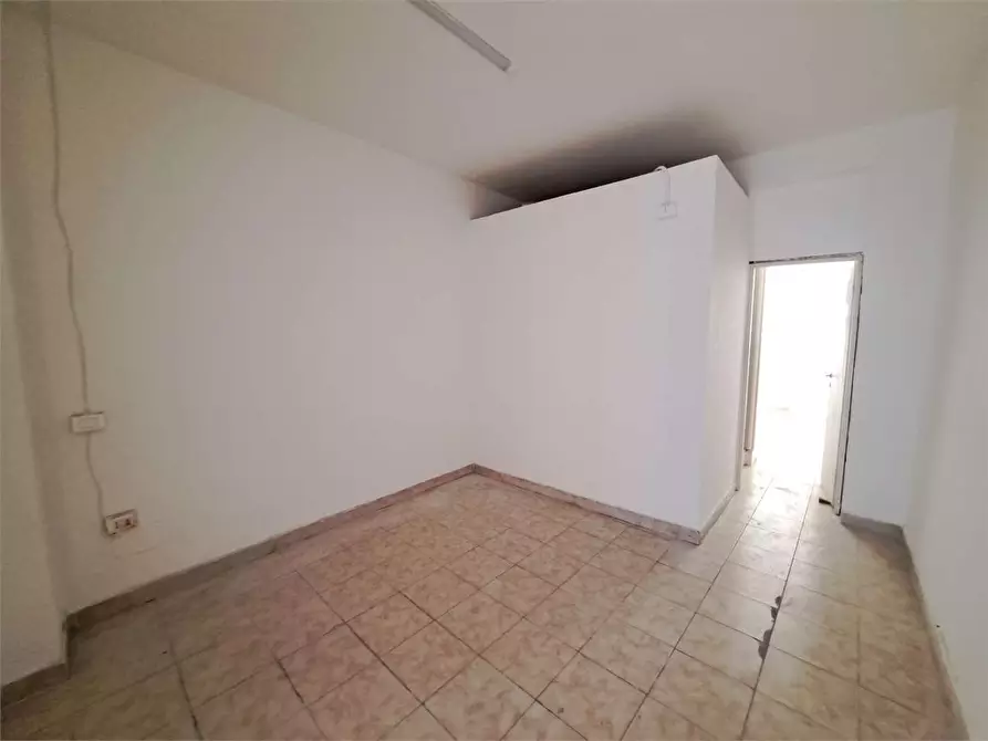 Immagine 11 di Negozio in affitto  in Via de lardarel a Livorno