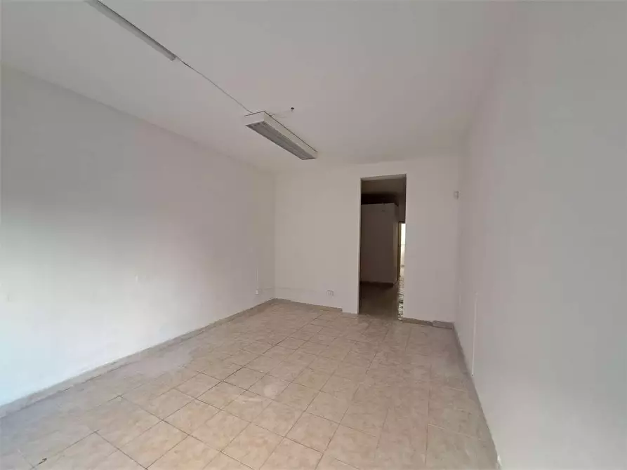 Immagine 12 di Negozio in affitto  in Via de lardarel a Livorno