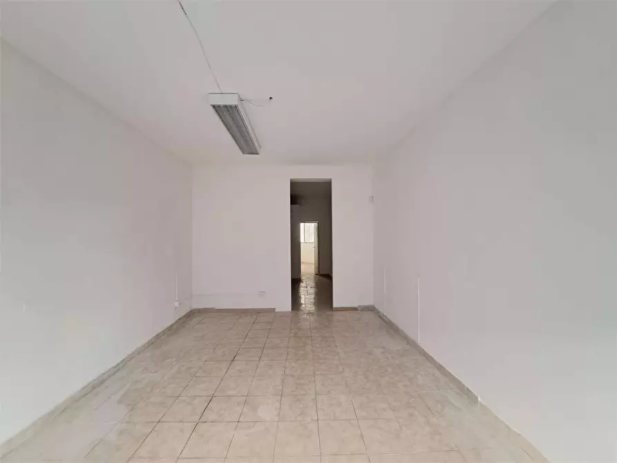 Immagine 13 di Negozio in affitto  in Via de lardarel a Livorno