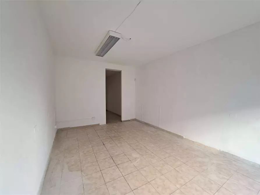 Immagine 14 di Negozio in affitto  in Via de lardarel a Livorno