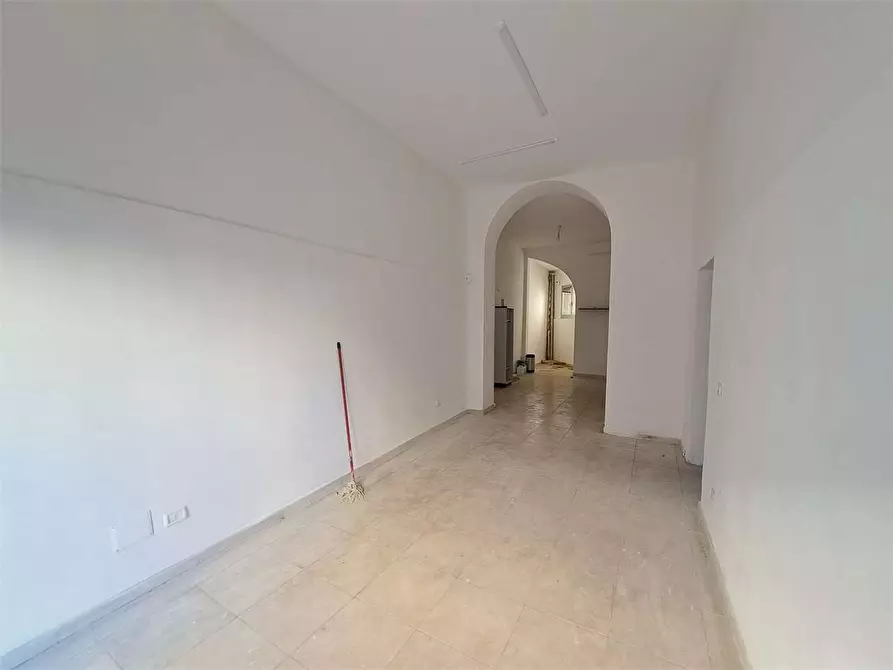 Immagine 1 di Negozio in affitto  in Via De Larderel  30 a Livorno