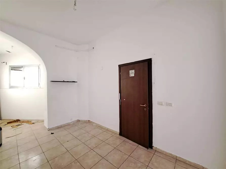 Immagine 3 di Negozio in affitto  in Via De Larderel  30 a Livorno