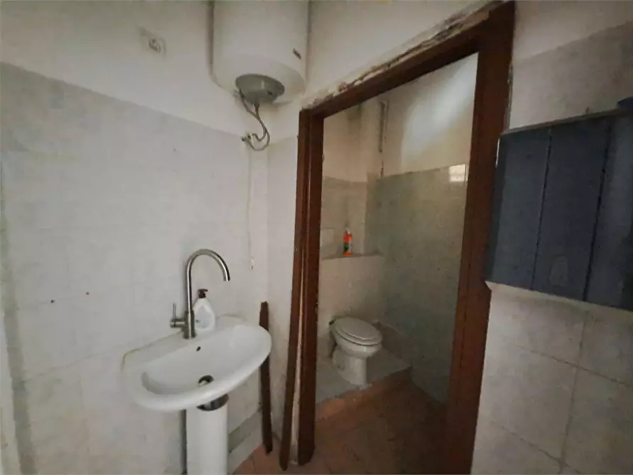 Immagine 8 di Negozio in affitto  in Via De Larderel  30 a Livorno