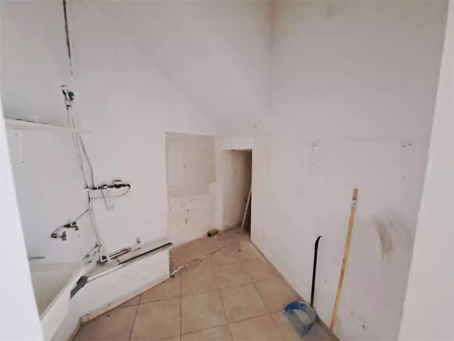 Immagine 17 di Negozio in affitto  in Via De Larderel  30 a Livorno