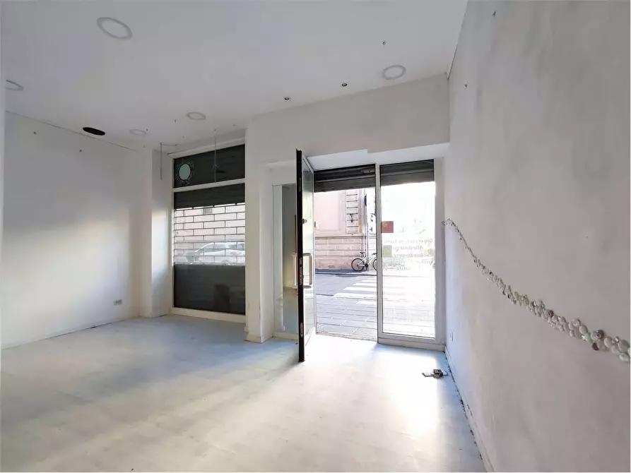 Immagine 2 di Negozio in affitto  in Via delle bandiere  42 a Livorno