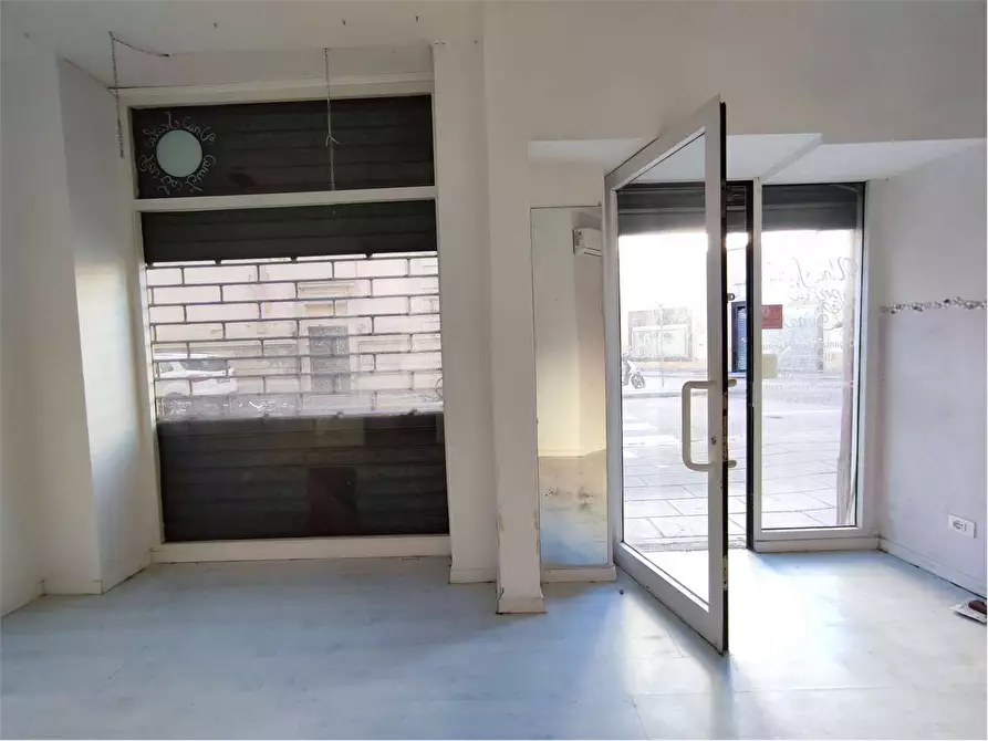 Immagine 3 di Negozio in affitto  in Via delle bandiere  42 a Livorno