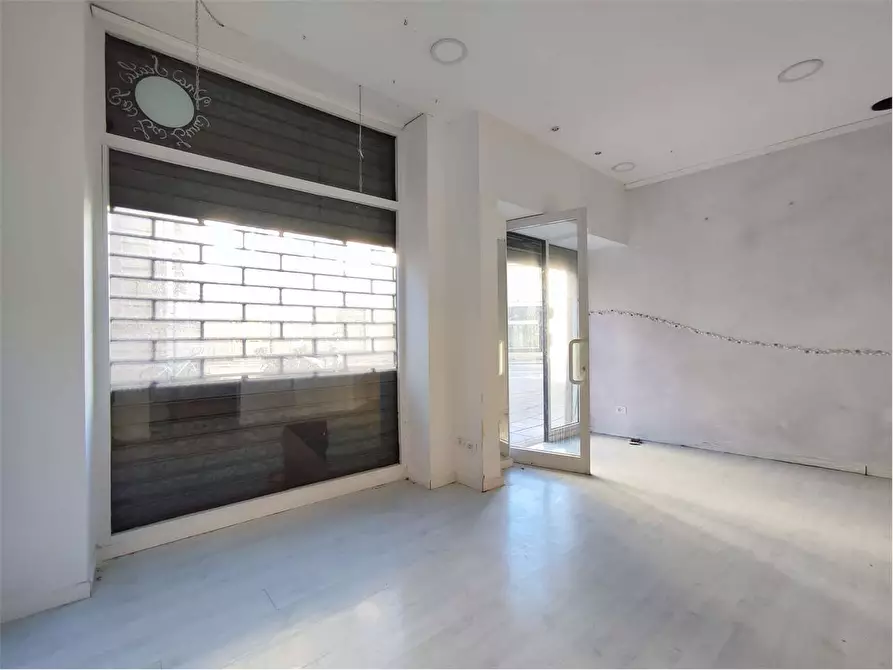 Immagine 4 di Negozio in affitto  in Via delle bandiere  42 a Livorno