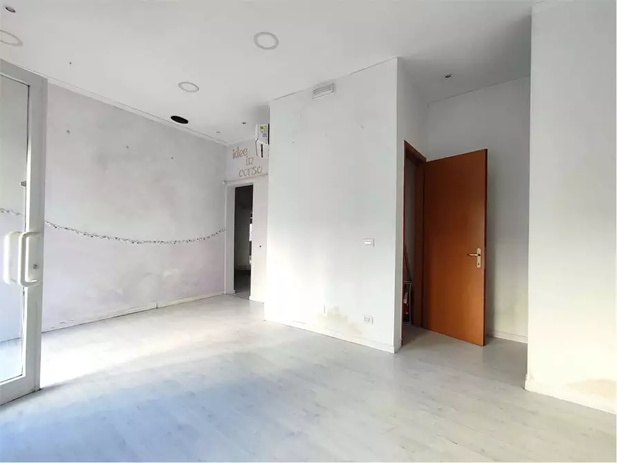 Immagine 6 di Negozio in affitto  in Via delle bandiere  42 a Livorno