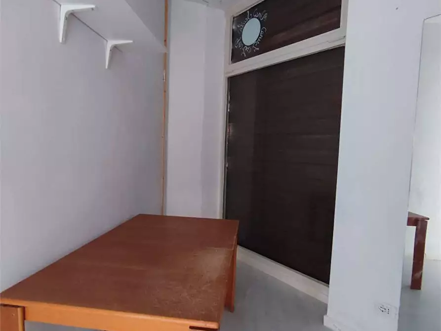 Immagine 9 di Negozio in affitto  in Via delle bandiere  42 a Livorno