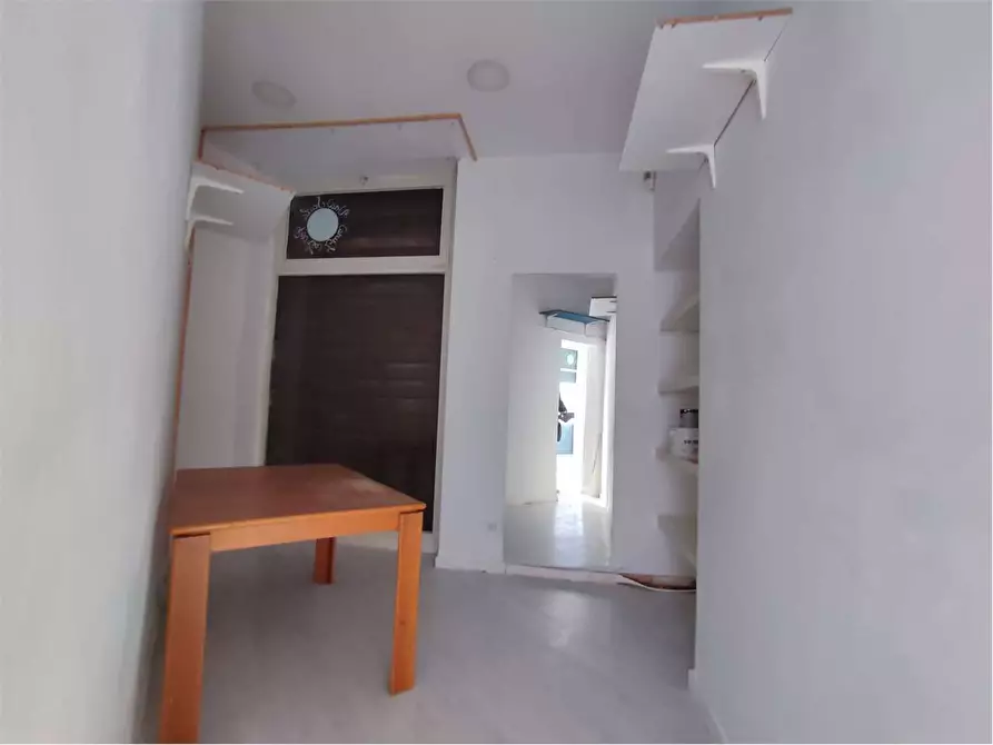 Immagine 10 di Negozio in affitto  in Via delle bandiere  42 a Livorno
