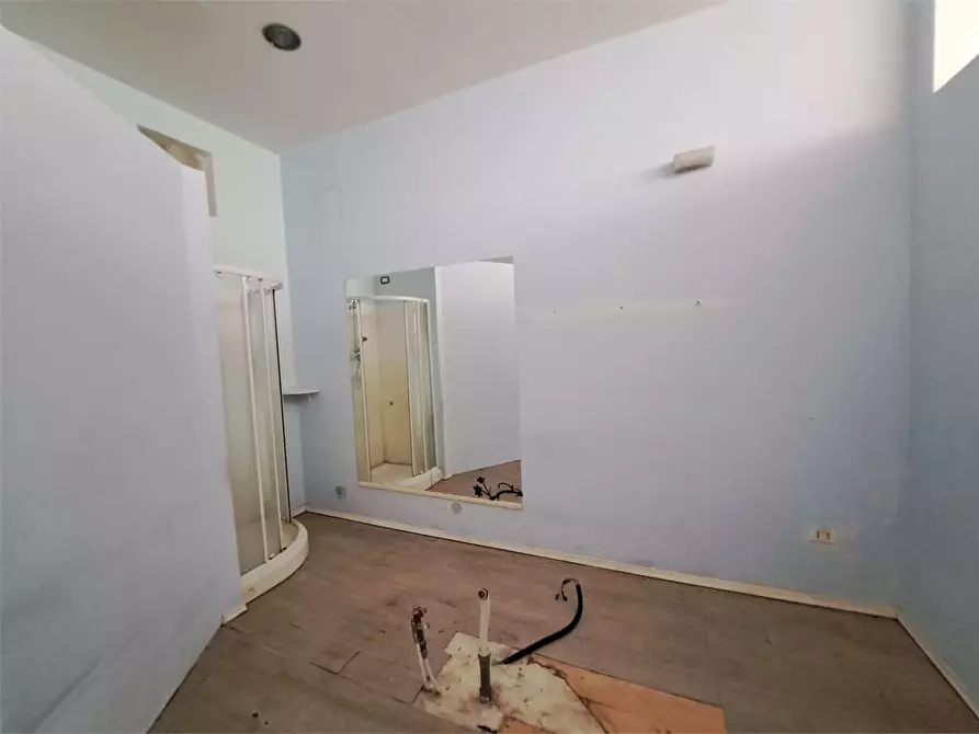 Immagine 3 di Negozio in affitto  in Viale della libertà  51 a Livorno