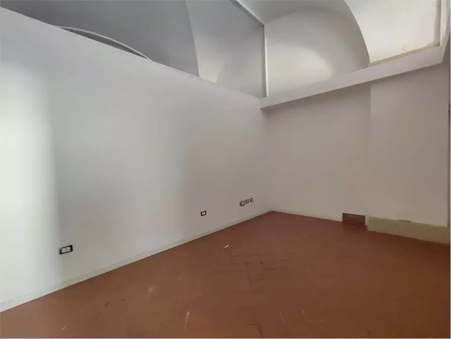 Immagine 6 di Ufficio in affitto  in SCALI DOGANA D'ACQUA a Livorno