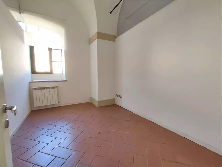 Immagine 8 di Ufficio in affitto  in SCALI DOGANA D'ACQUA a Livorno
