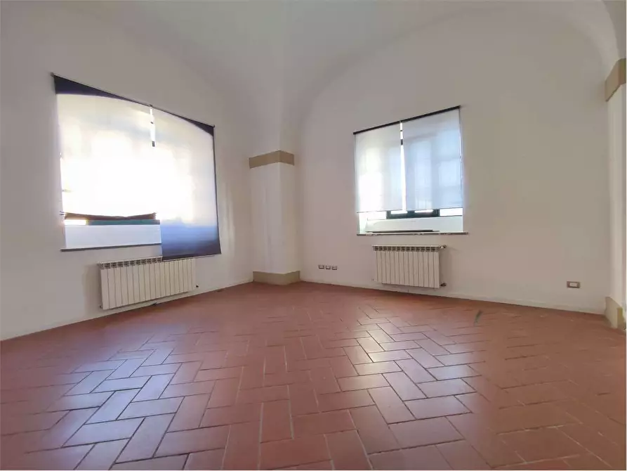 Immagine 2 di Ufficio in affitto  in SCALI DOGANA D'ACQUA a Livorno