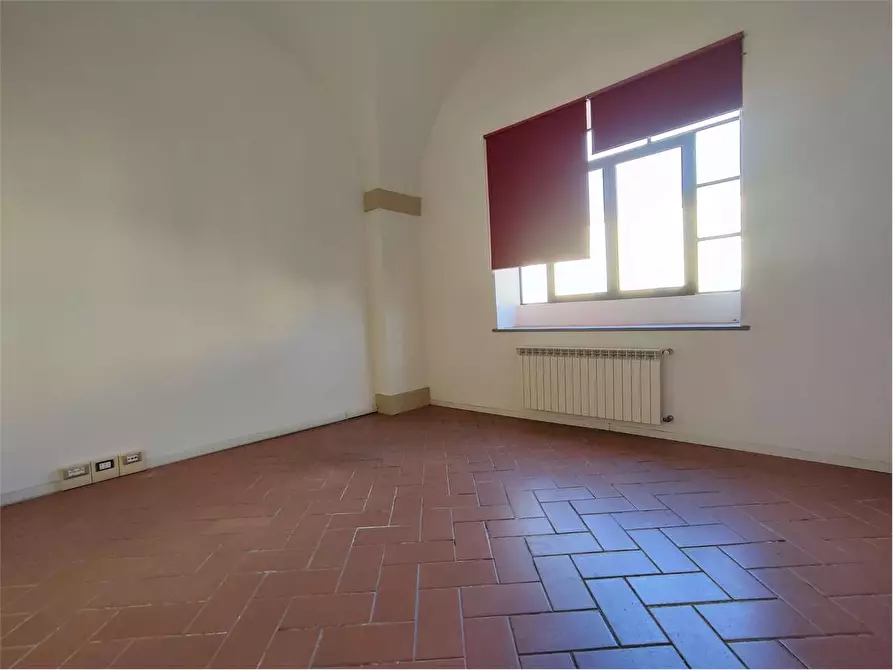 Immagine 9 di Ufficio in affitto  in SCALI DOGANA D'ACQUA a Livorno