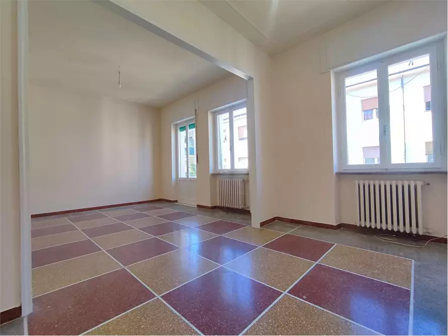 Immagine 2 di Appartamento in vendita  in VIA MENASCI 18 a Livorno