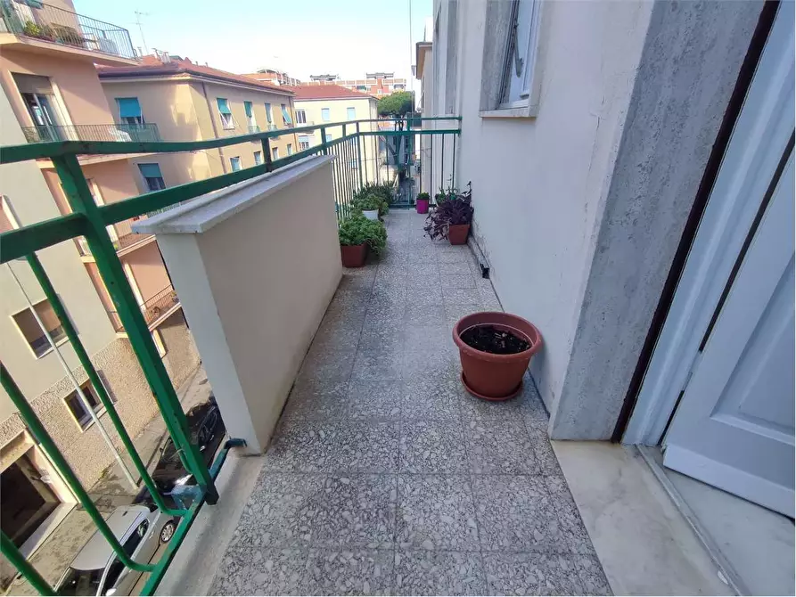 Immagine 25 di Appartamento in vendita  in VIA MENASCI 18 a Livorno