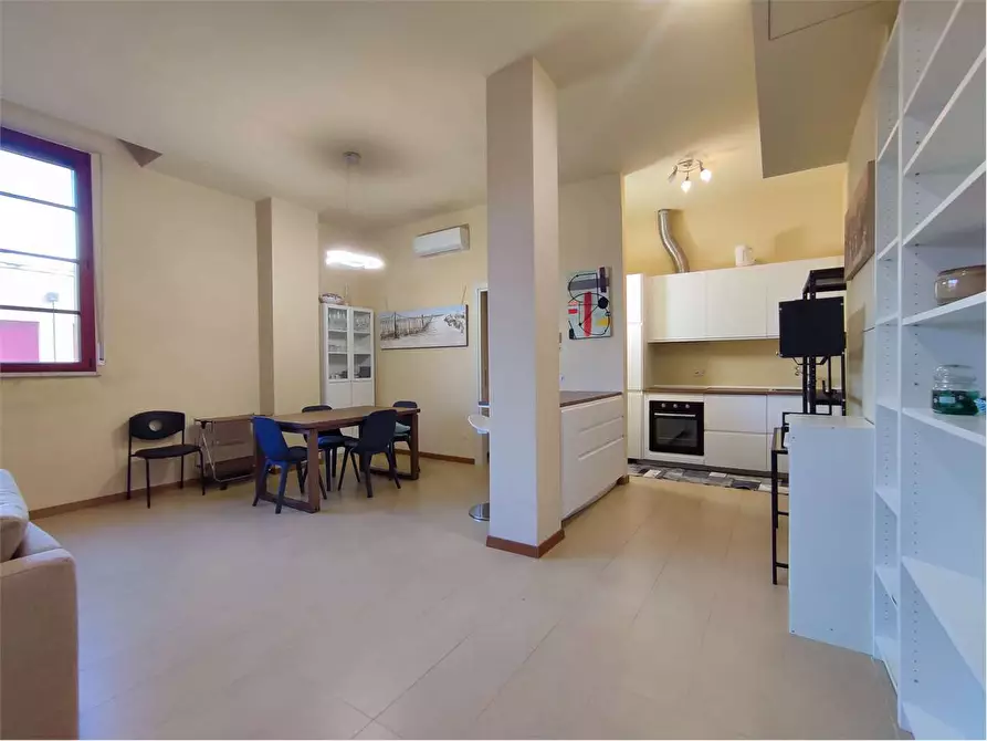 Immagine 5 di Appartamento in vendita  in Viale del Tirreno  80 a Livorno