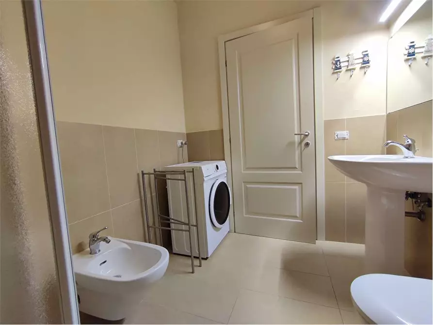 Immagine 19 di Appartamento in vendita  in Viale del Tirreno  80 a Livorno