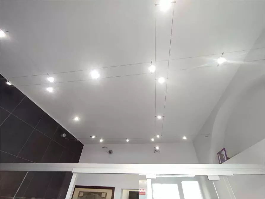 Immagine 8 di Negozio in vendita  in Via Maggi  a Livorno