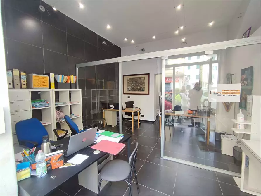 Immagine 7 di Negozio in vendita  in Via Maggi  a Livorno