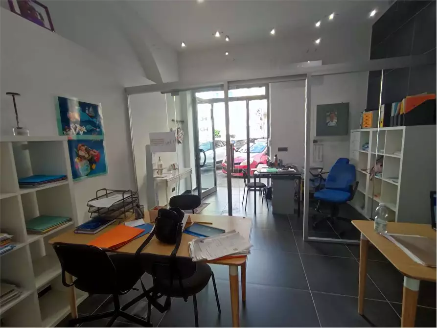 Immagine 3 di Negozio in vendita  in Via Maggi  a Livorno