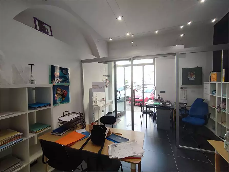 Immagine 5 di Negozio in vendita  in Via Maggi  a Livorno